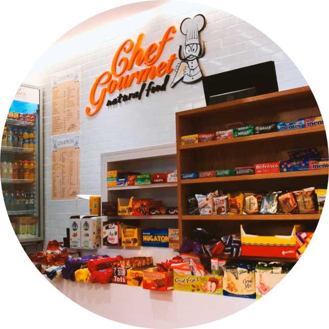 kiosko-retail-chef-gourmet-2 punto de venta que ofrece sus 19 opciones de almuerzo más los productos de cafetería y kiosco